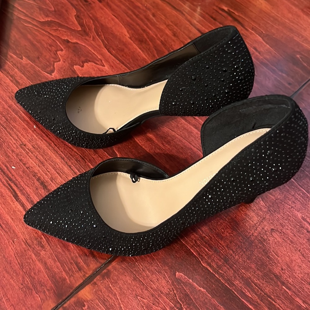 BCBGeneration 3” heels size 8